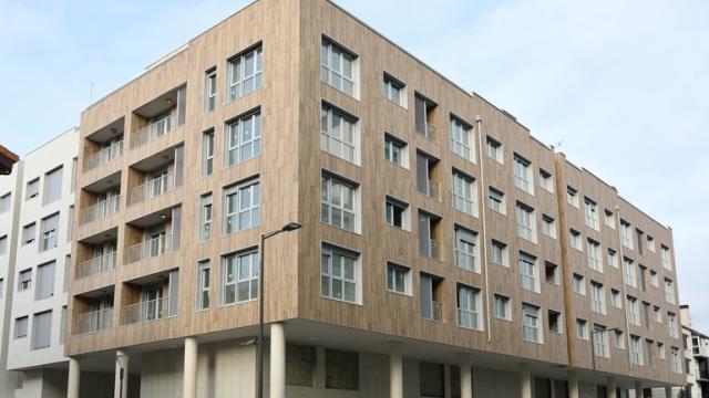 Fachada del edificio que se está construyendo en Txomin Enea, en Donostia