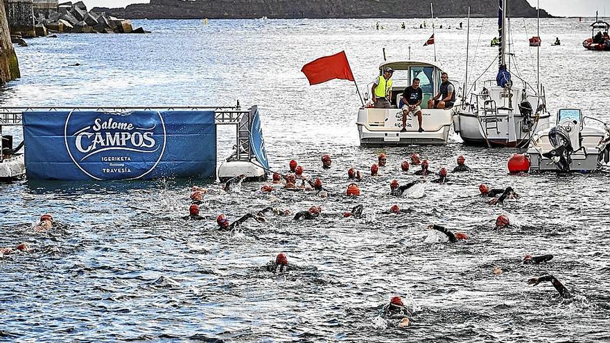 La X Travesía de natación Salomé Campos de Bermeo logra récord de participación con 783 nadadores inscritos