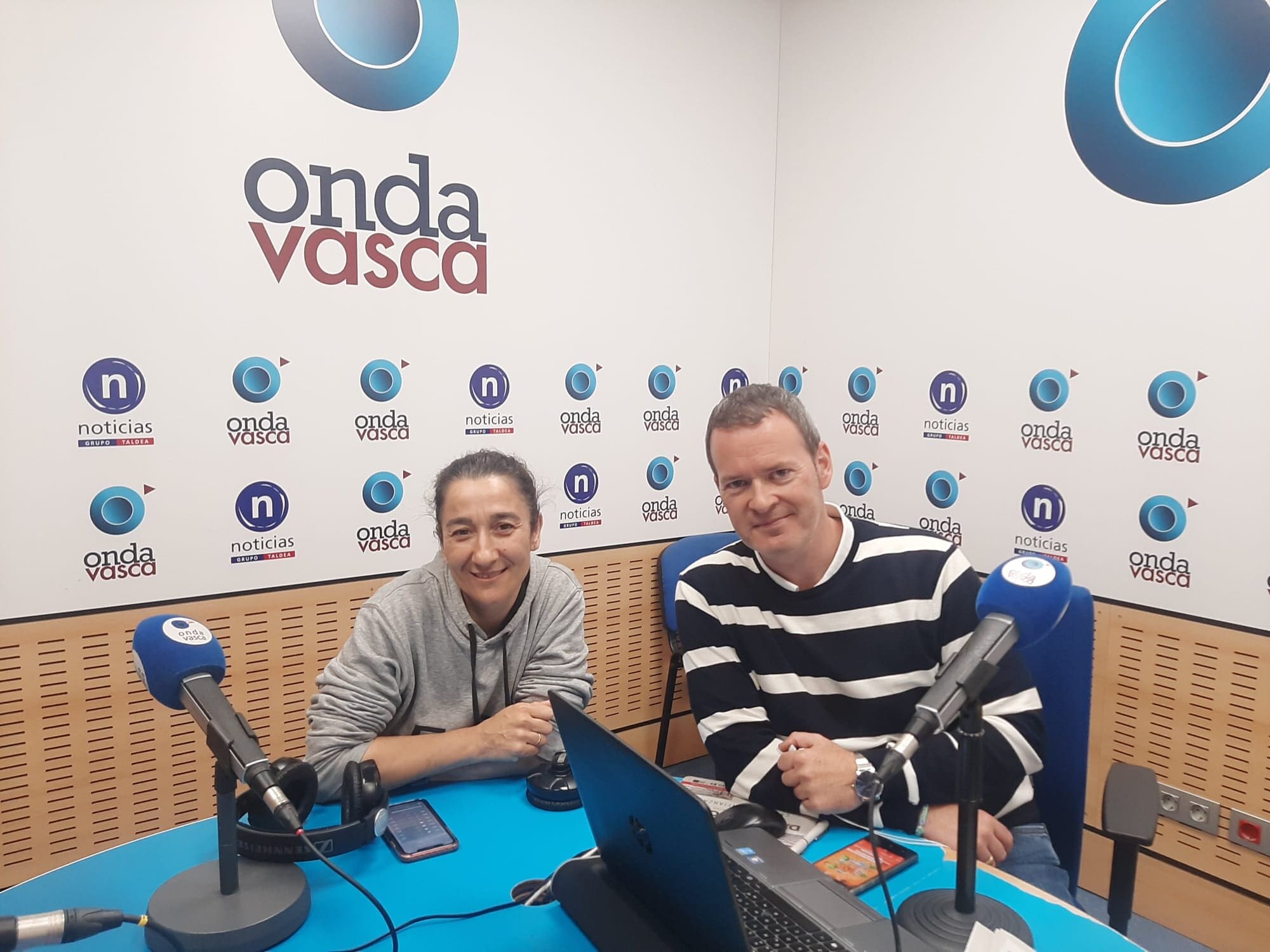 Naiara García de Andoin en los estudios de ONDA VASCA