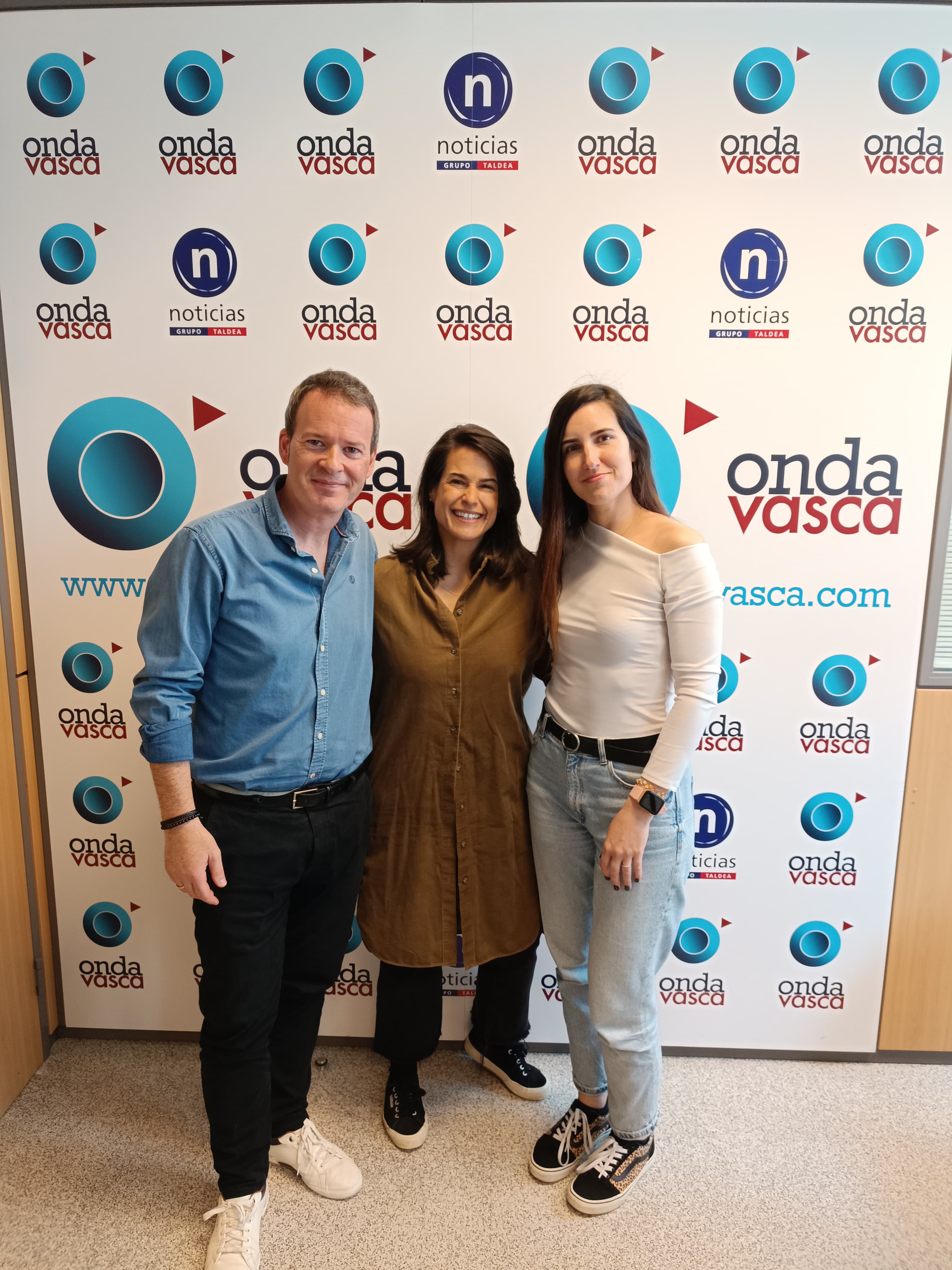 Natalia Zubizarreta junto a Txema Gutiérrez e Iranzu Calvo