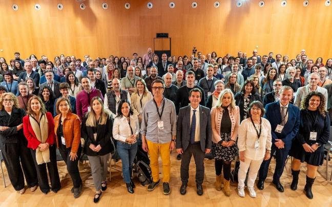 El consejero Irujo junto a los participantes de la jornada ‘Retos de la Circularidad’, en mayo del año pasado. Diario de Noticias