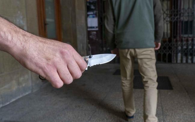 Recreación de una agresión con navaja en el centro de Vitoria. DNA
