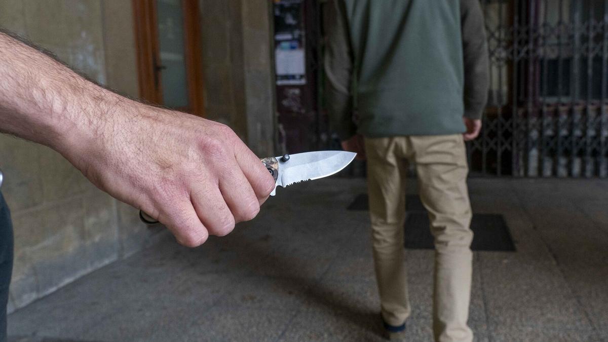 Recreación de una agresión con navaja en el centro de Vitoria. DNA