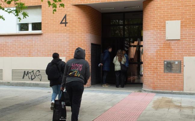 Edificio en el que murió una mujer precipitada desde una tercera planta en San Jorge Patxi Cascante