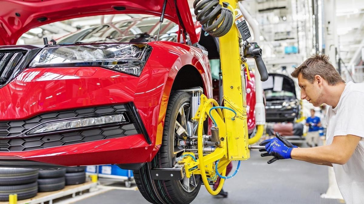 Un trabajador del sector industrial. E.P.