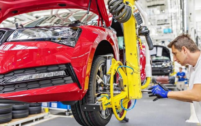 Un trabajador del sector industrial. E.P.