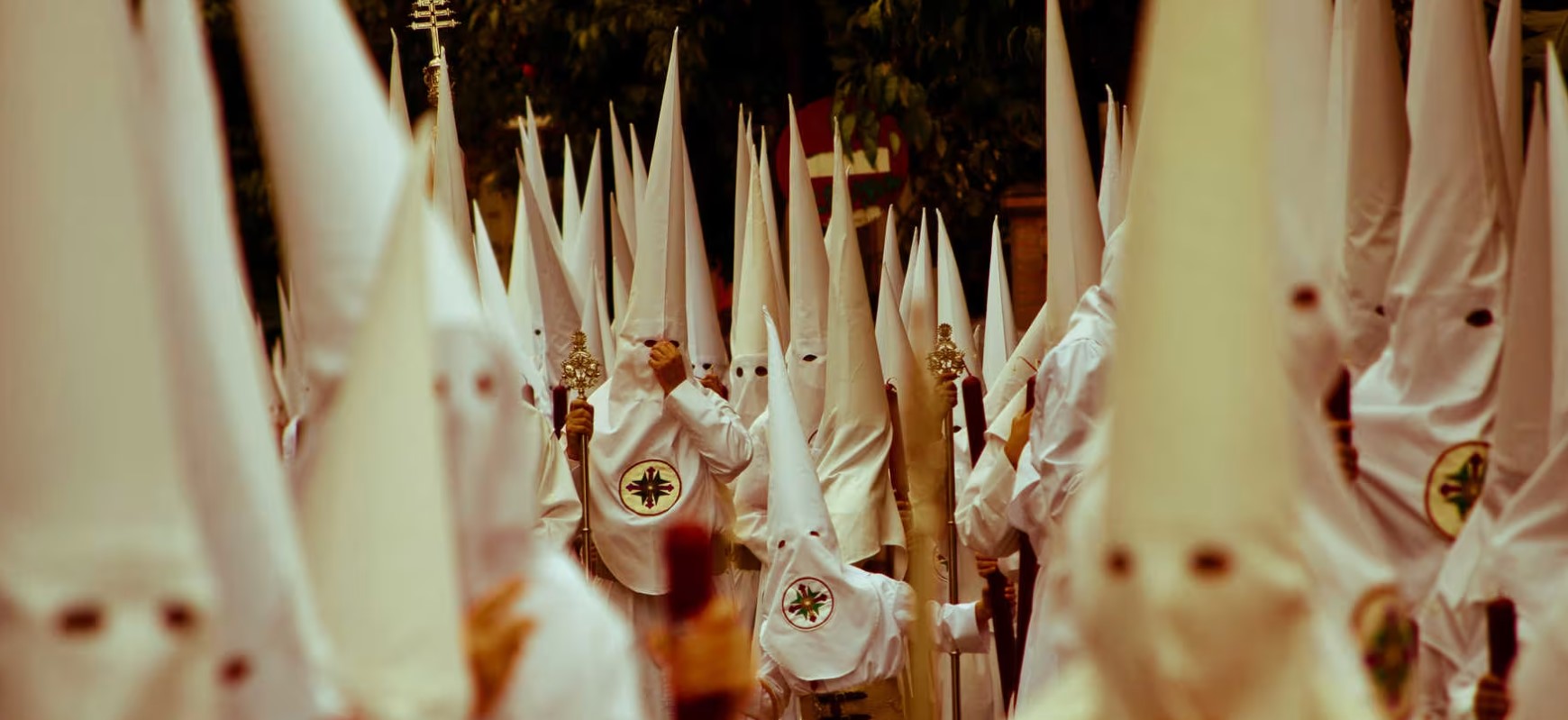 Nazarenos de la Semana Santa de Sevilla | Fuente: andalucia.org