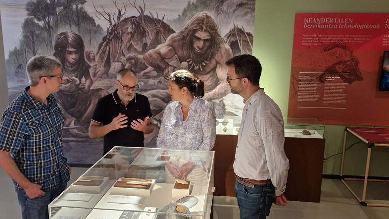Exposicion Neandertales en Arkeologia Museoa