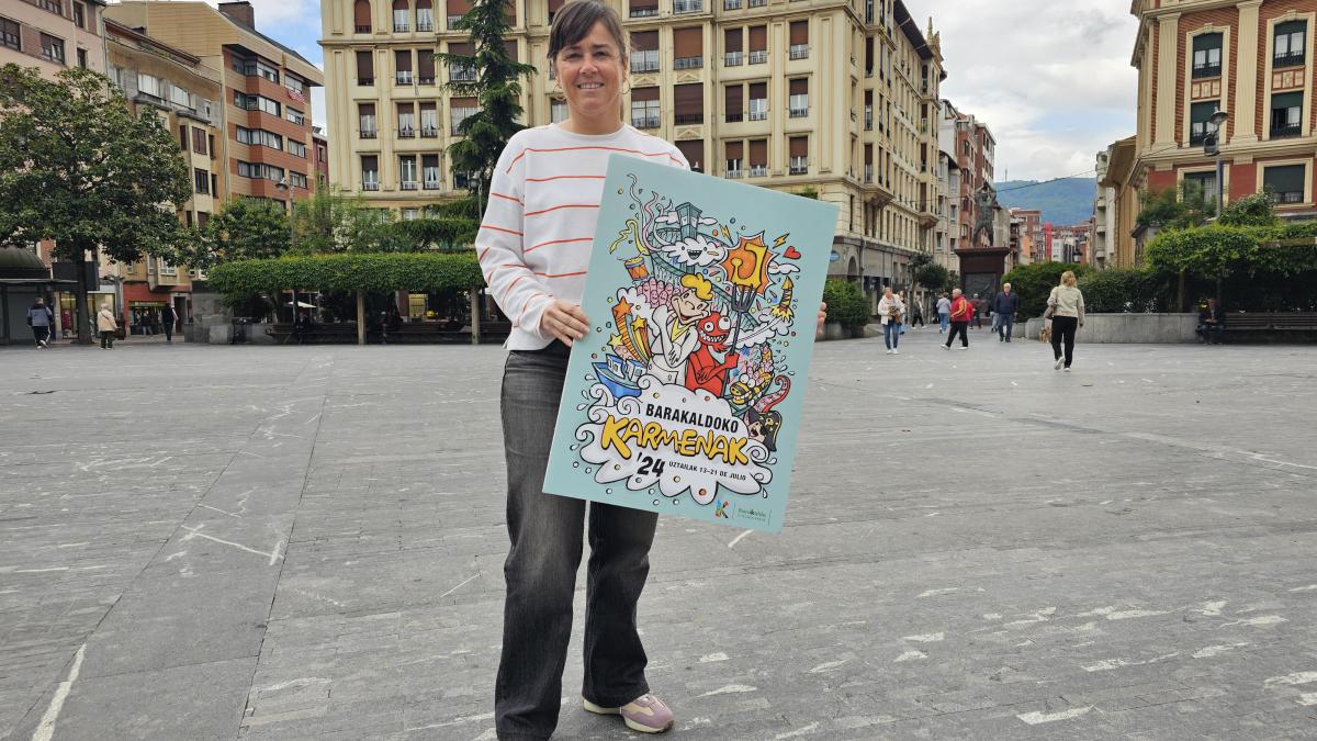 La concejal Nerea Cantero con el cartel ganador de las fiestas
