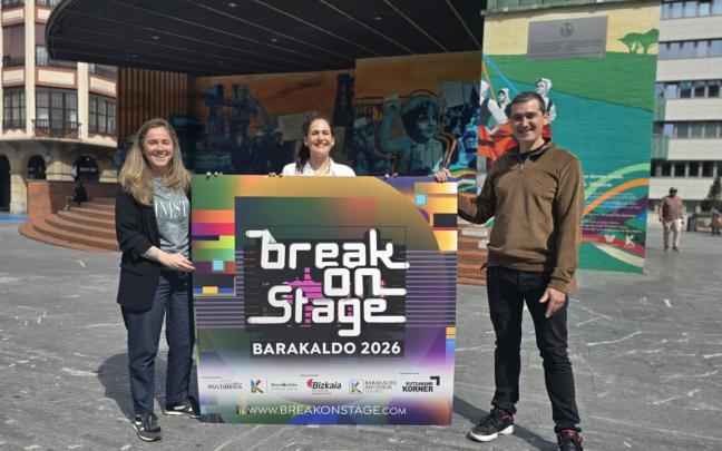 Nerea Cantero junto a Leixuri Arrizabalaga e Imanol Garaizabal con el cartel de Break On Stage en Barakaldo 26-4-21.jpeg