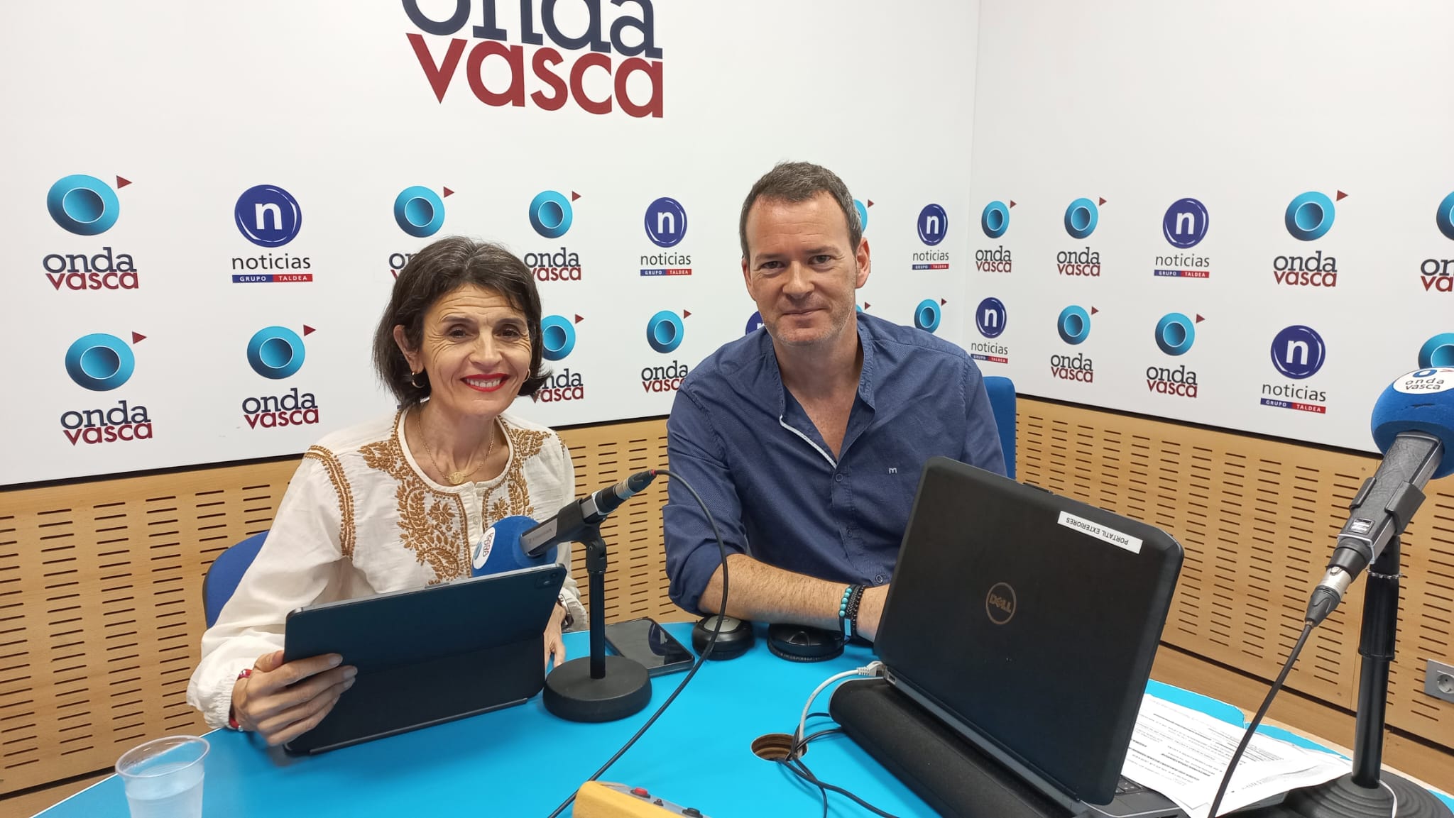 Nerea Melgosa con Txema Gutiérrez en los estudios de ONDA VASCA