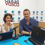 Nerea Melgosa con Txema Gutiérrez en los estudios de ONDA VASCA