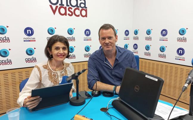 Nerea Melgosa con Txema Gutiérrez en los estudios de ONDA VASCA