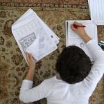 Niño haciendo los deberes. FOTO DE ARCHIVO