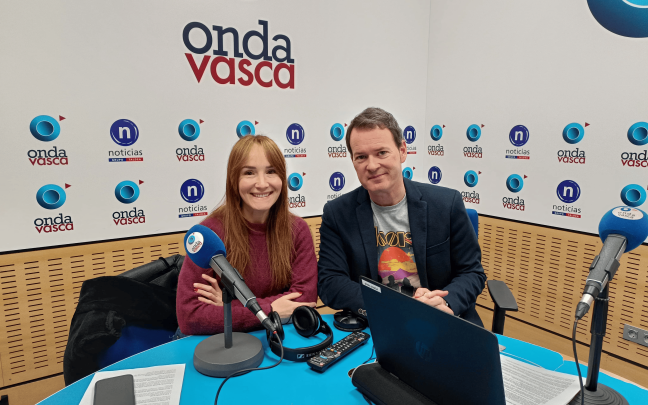 La nutricionista Noelia García con Txema Gutiérrez en los estudios de ONDA VASCA La nutricionista Noelia García con Txema Gutiérrez en los estudios de ONDA VASCA