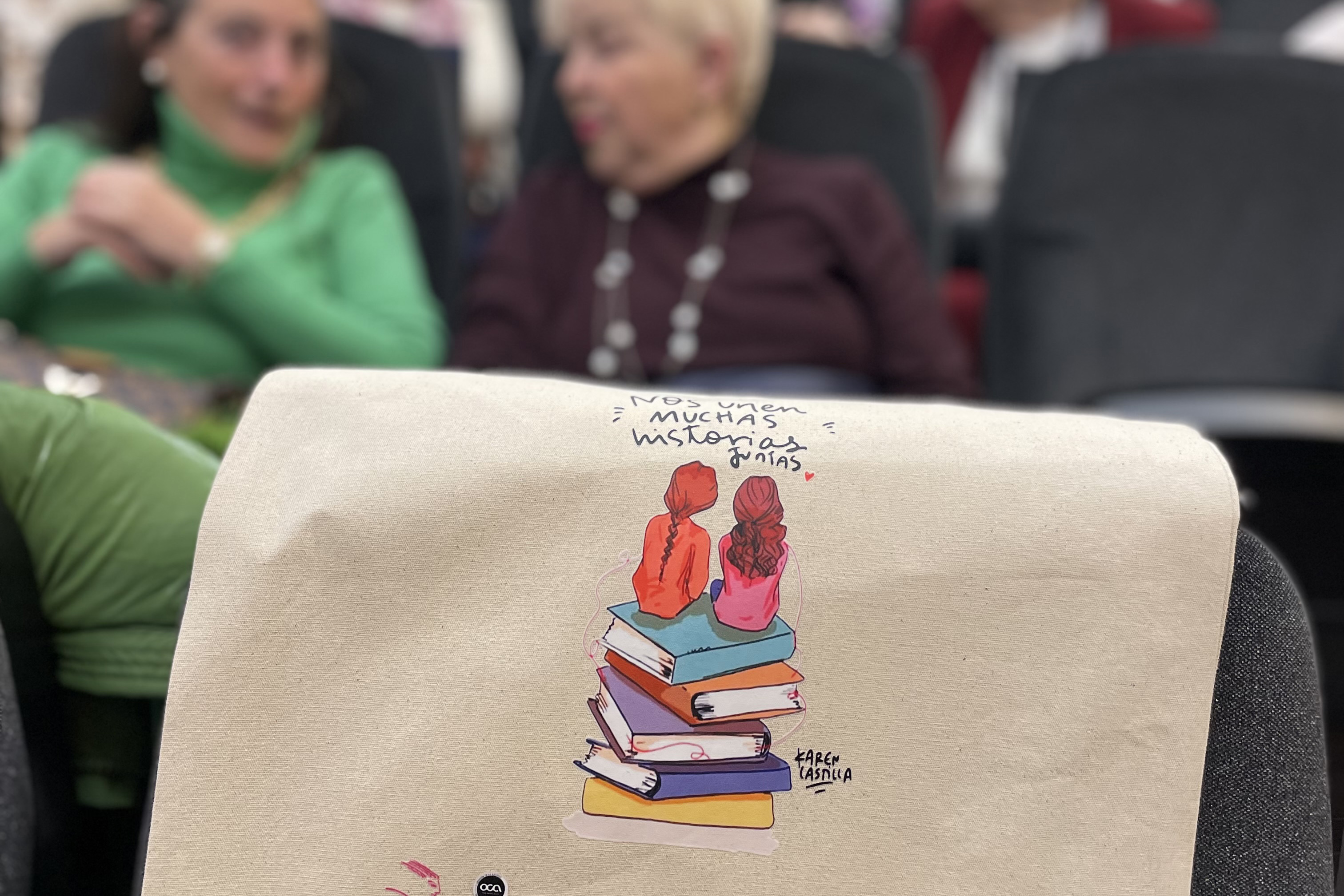 Nos unen muchas historias juntas: el emotivo lema plasmado en el detalle conmemorativo que recibió la asistencia al evento