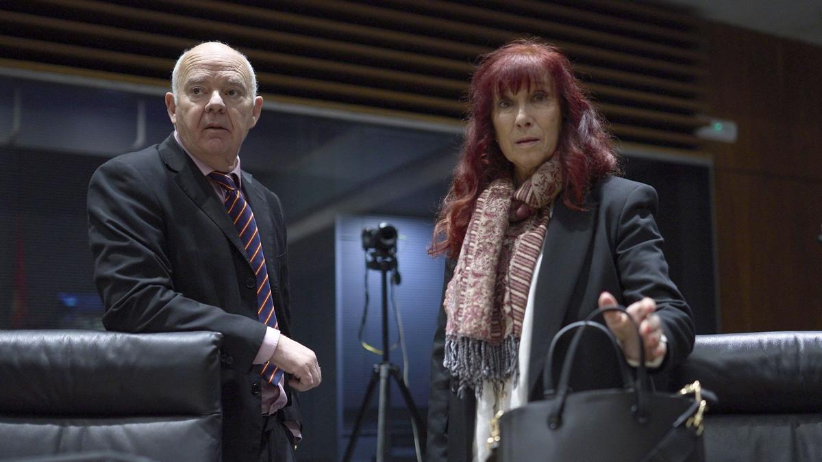 Emilio Jiménez Román y Maite Nosti, en el Parlamento de Navarra. Unai Beroiz