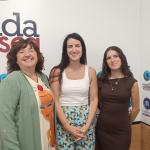 Isabel Urbano, directora de Novia Salcedo, con Oihane García, participante en el programa Reactívate, e Iranzu Calvo