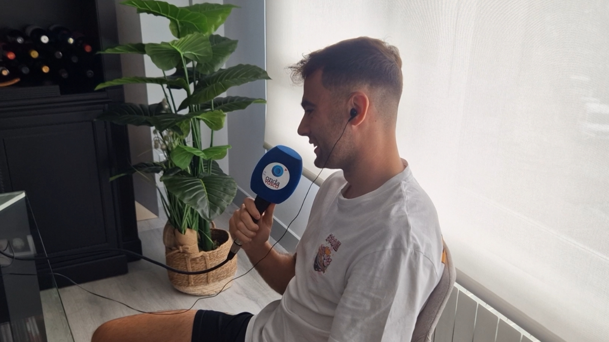 Álvaro Núñez durante su entrevista con ONDA VASCA. Foto: Onda Vasca.