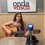 La cantante Nuria Culla en los estudios de Onda Vasca