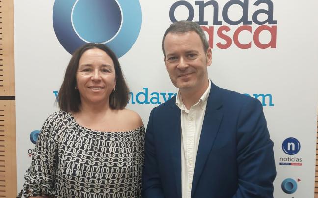 Nuria Lekue, presidenta de ESTASERBI, junto a Txema Gutiérrez