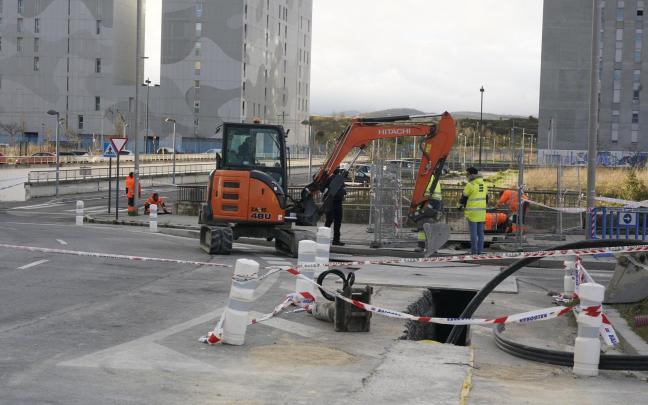 En imágenes: Un espectacular incendio se desata en Salburua