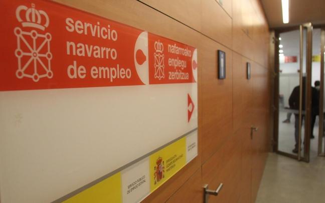 Entrada a las oficinas del Servicio Navarro de Empleo. Cristina Solano