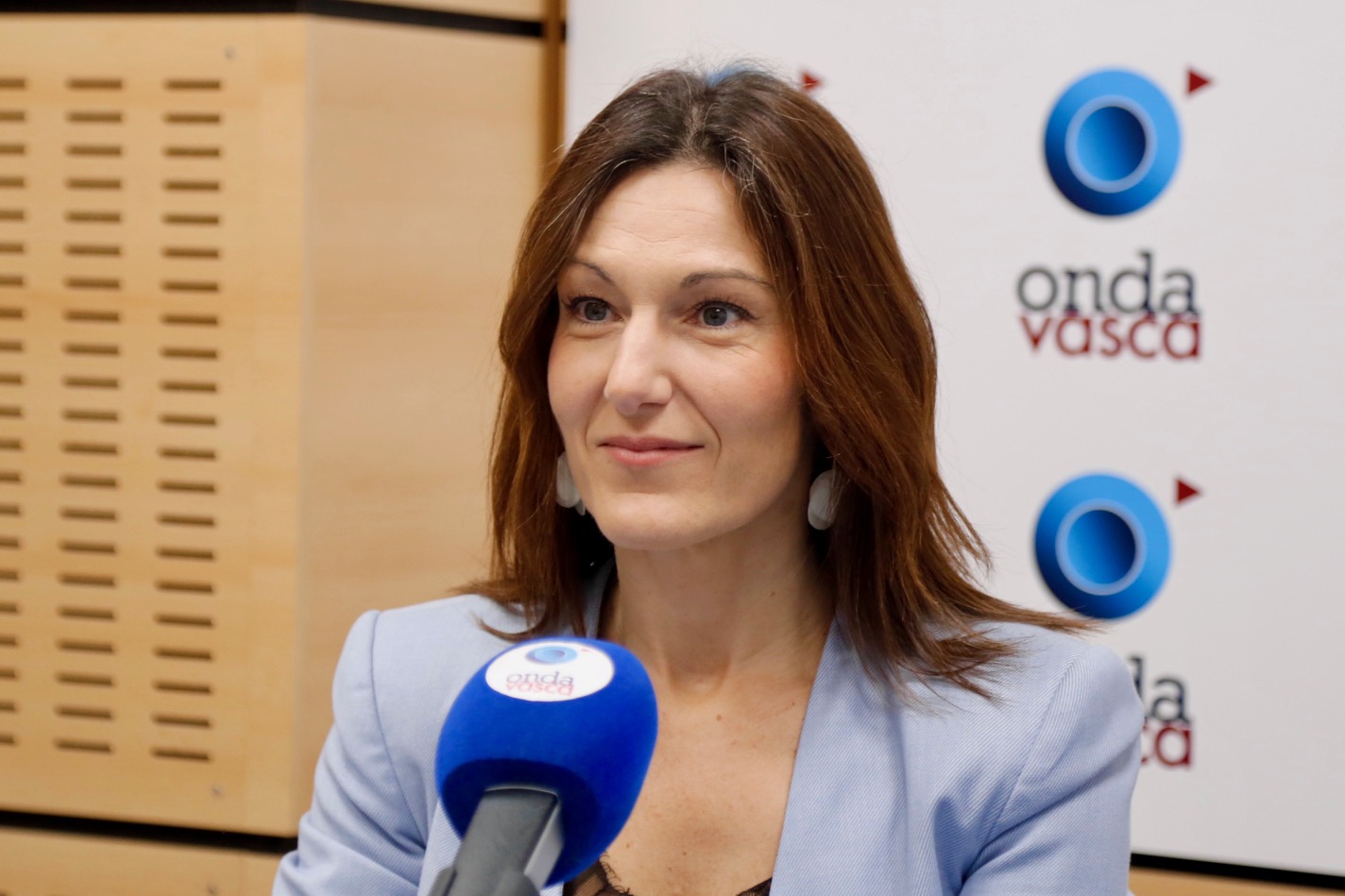 Oihane Agirregoitia en los estudios de ONDA VASCA