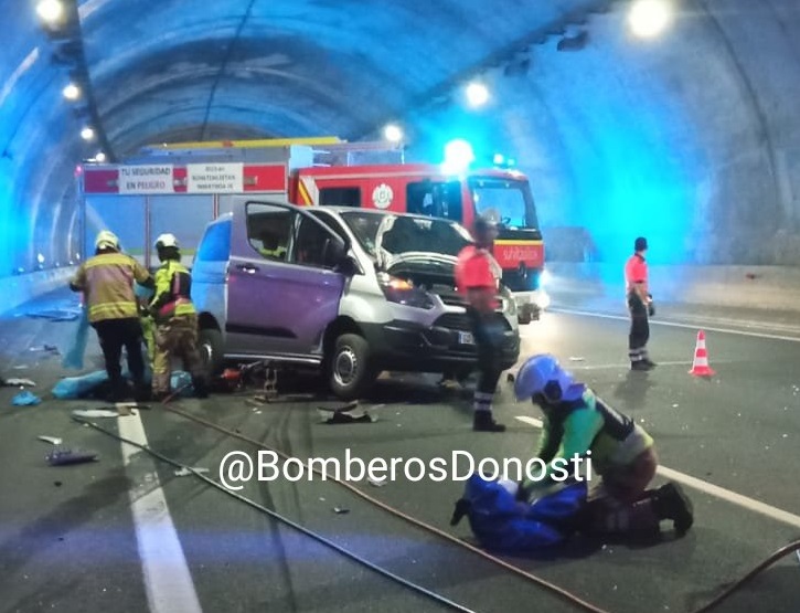 Intervención de los Bomberos de Donostia en el trágico accidente mortal ocurrido esta madrugada