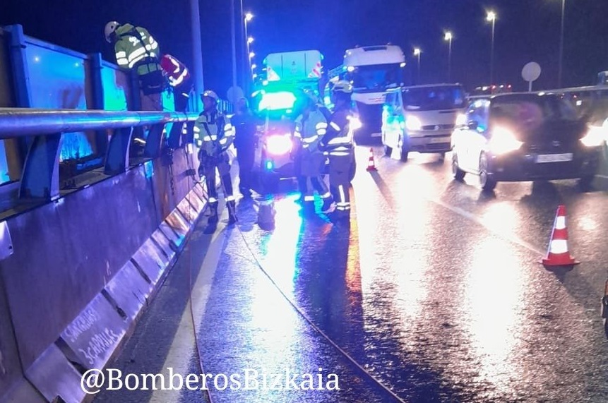 Actuación de los Bomberos de Bizkaia en tentativa de suicidio esta nochen en Rontegi | Bomberos Bizkaia