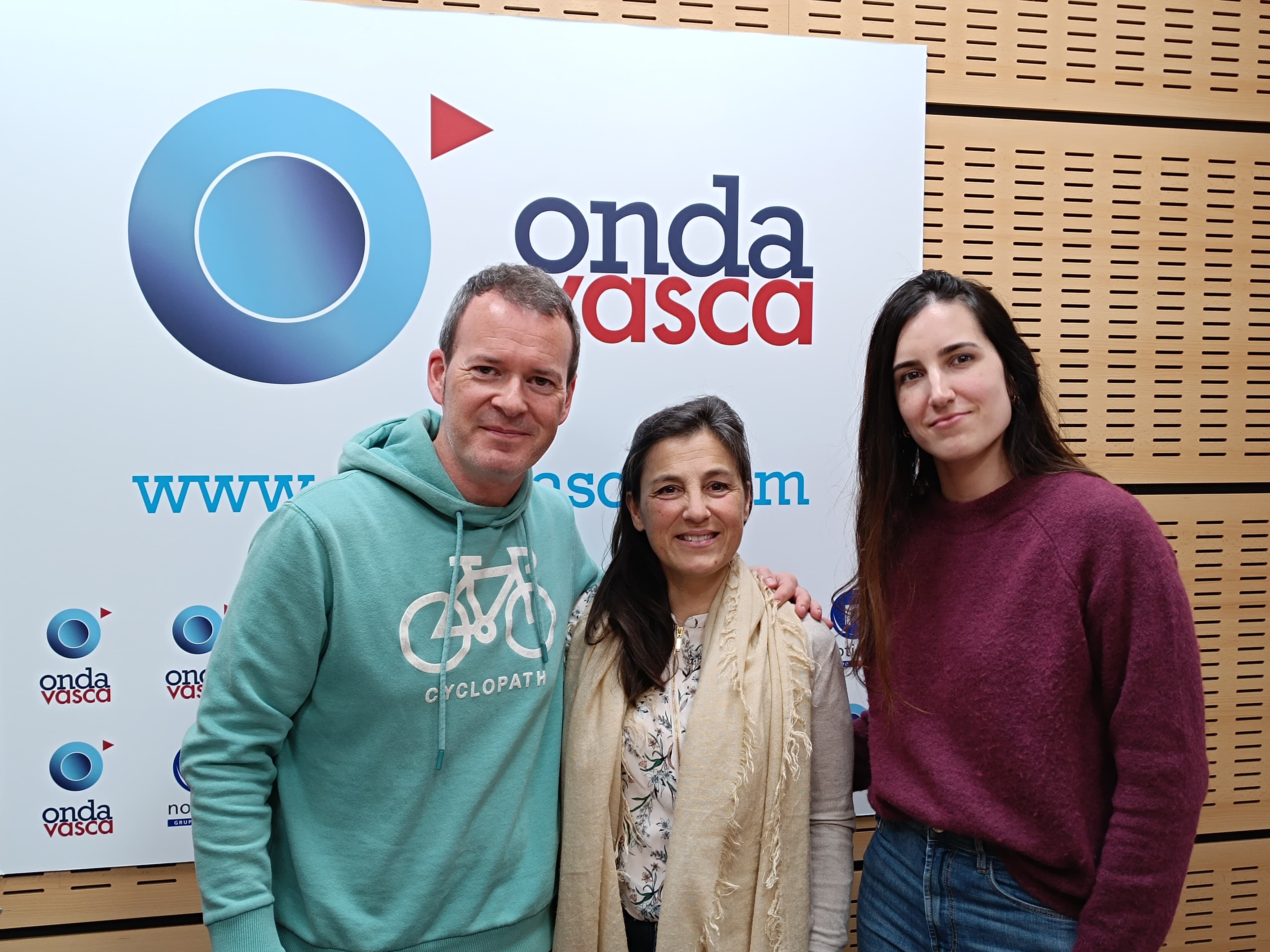 Olatz Saitua con Txema Gutiérrez e Iranzu Calvo