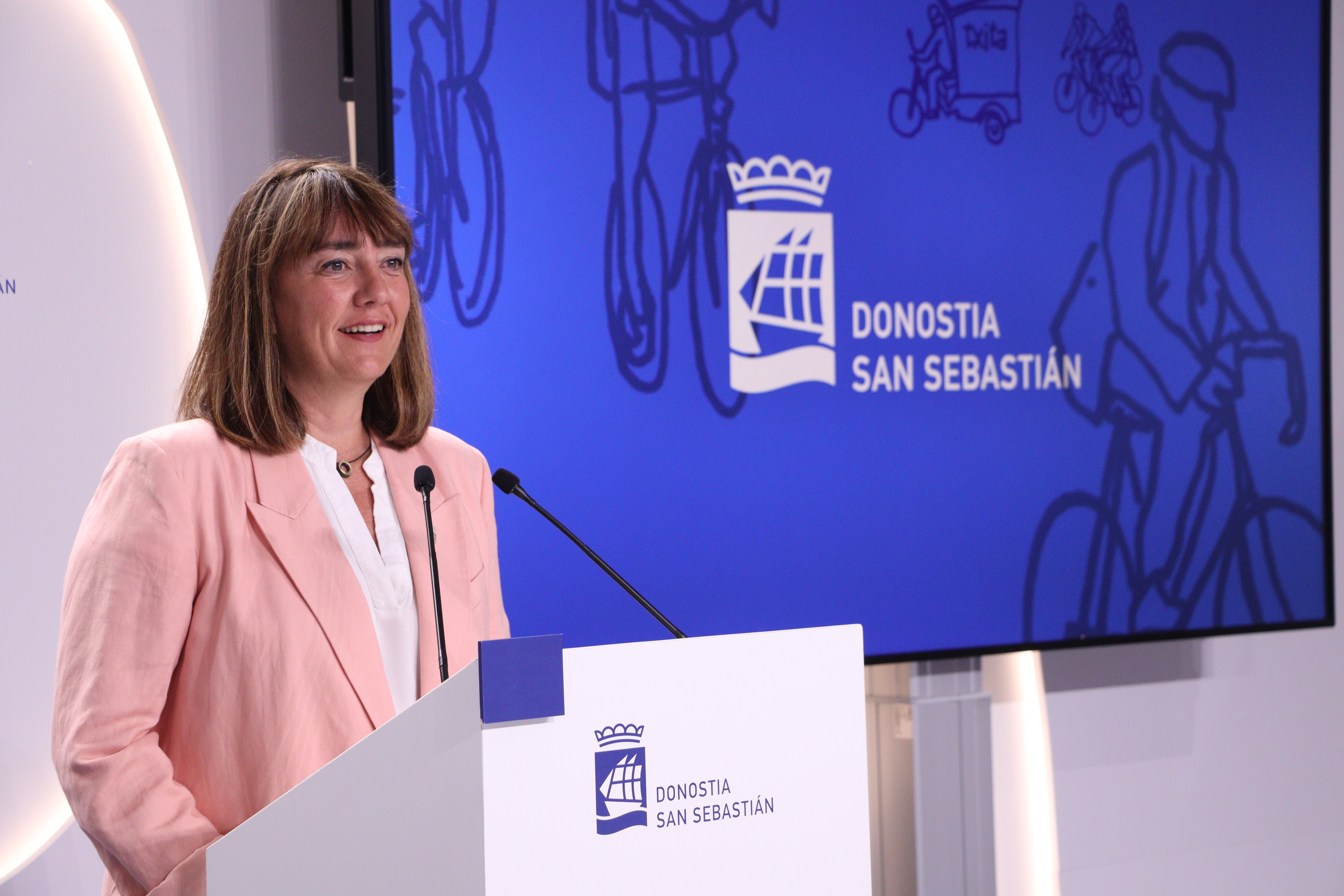 La concejal de Movilidad, Olatz Yarza, durante la rueda de prensa