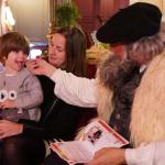 Olentzero lee la carta de un txiki