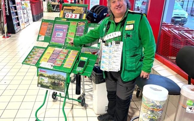 Daniel Fernández Haro, el vendedor de la ONCE que da dado el sueldazo en Zalla. Cedida. 