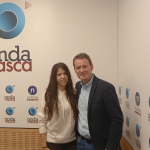 Onintze García con Txema Gutiérrez en los estudios de ONDA VASCA