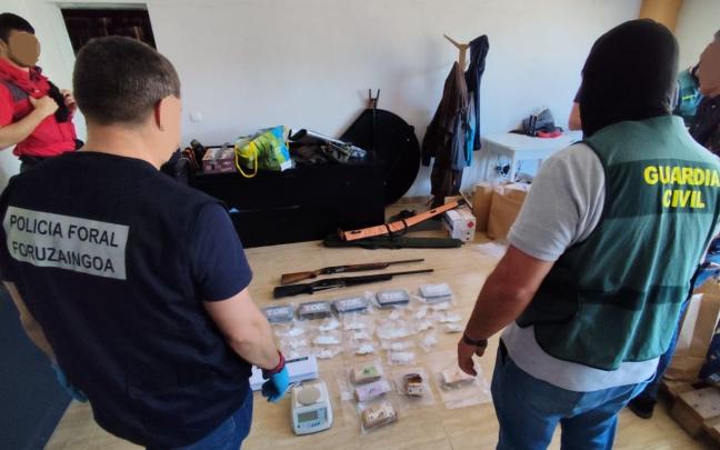Fotos de la operación antidrogas que ha desmantelado una red de suministro de cocaína en Navarra DNN Fotos de la operación antidrogas que ha desmantelado una red de suministro de cocaína en Navarra. DNN