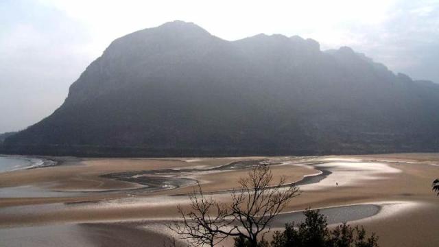 Imagen de la playa en la que un vizcaino ha perdido la vida este sábado. 112 Cantabria