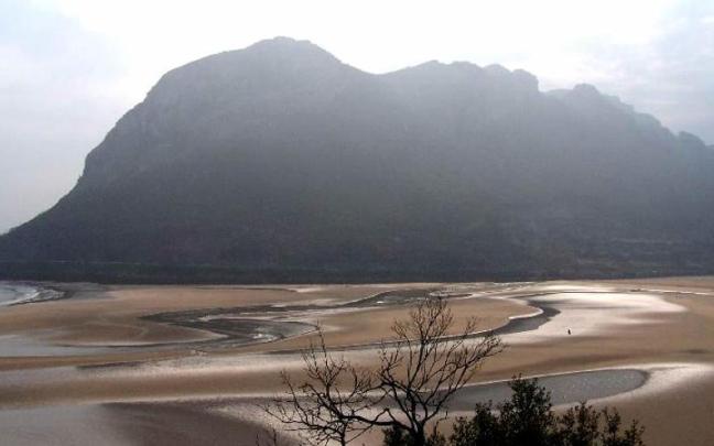 Imagen de la playa en la que un vizcaino ha perdido la vida este sábado. 112 Cantabria