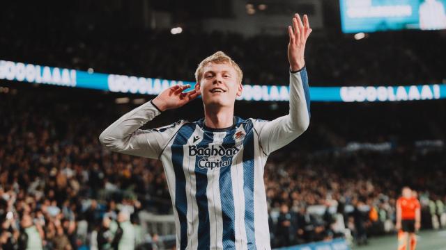 Orri Oskarsson celebra el gol que le metió al Elche. REAL SOCIEDAD