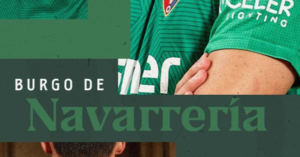 Jugadores de Osasuna con las nuevas equipaciones. Fotos: C.A. Osasuna