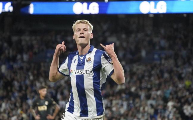 Oskarsson celebra uno de sus goles. RUBEN PLAZA