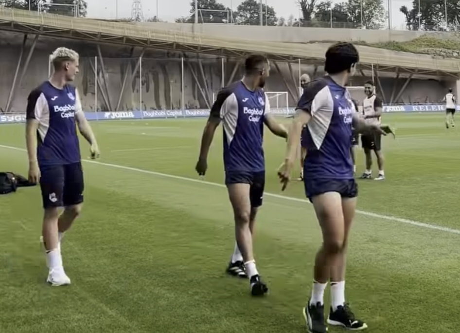 Oskarsson, Yangel y Aramburu sobre el césped de Zubieta. REAL SOCIEDAD