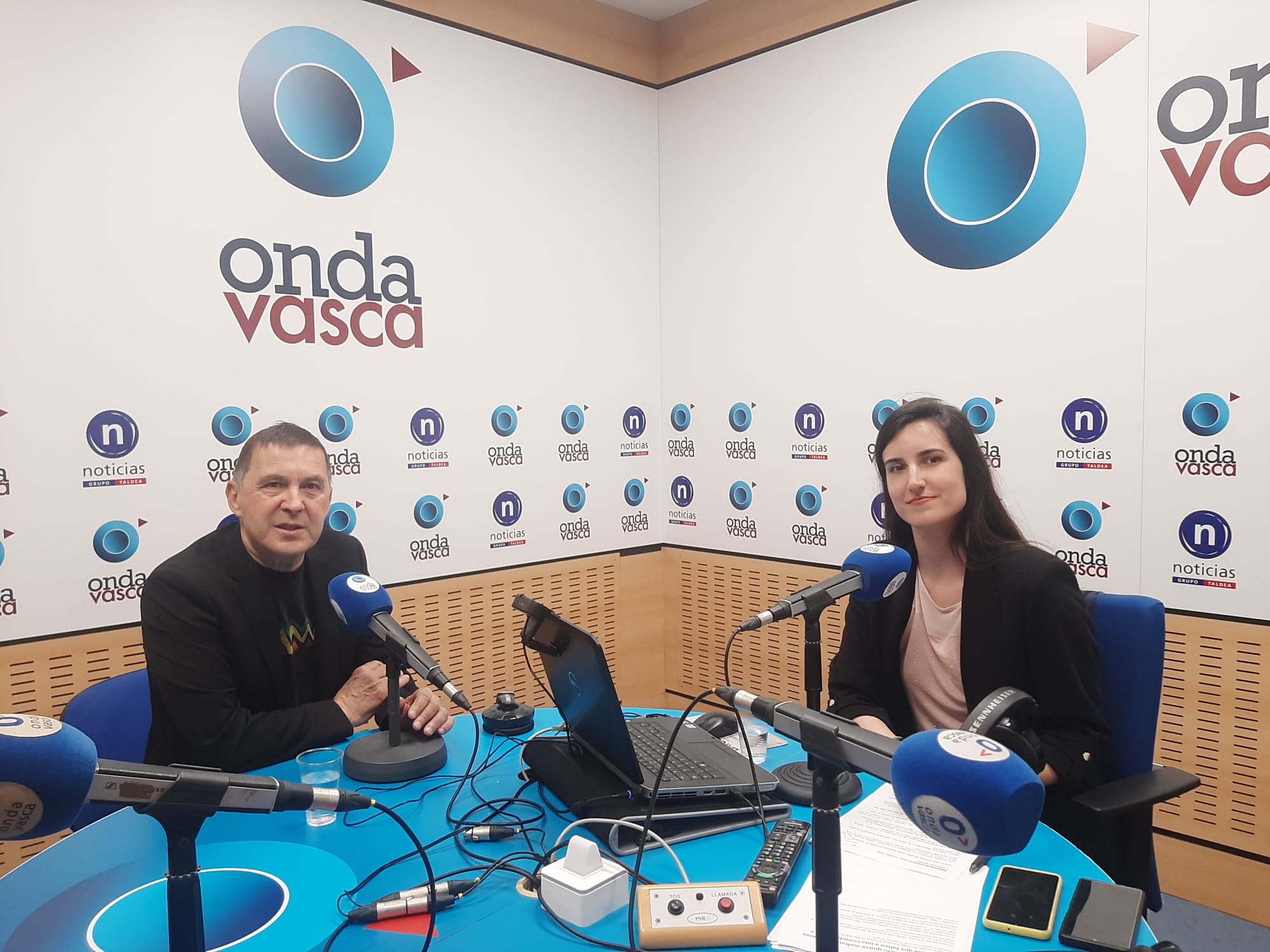 Arnaldo Otegi en los estudios de ONDA VASCA