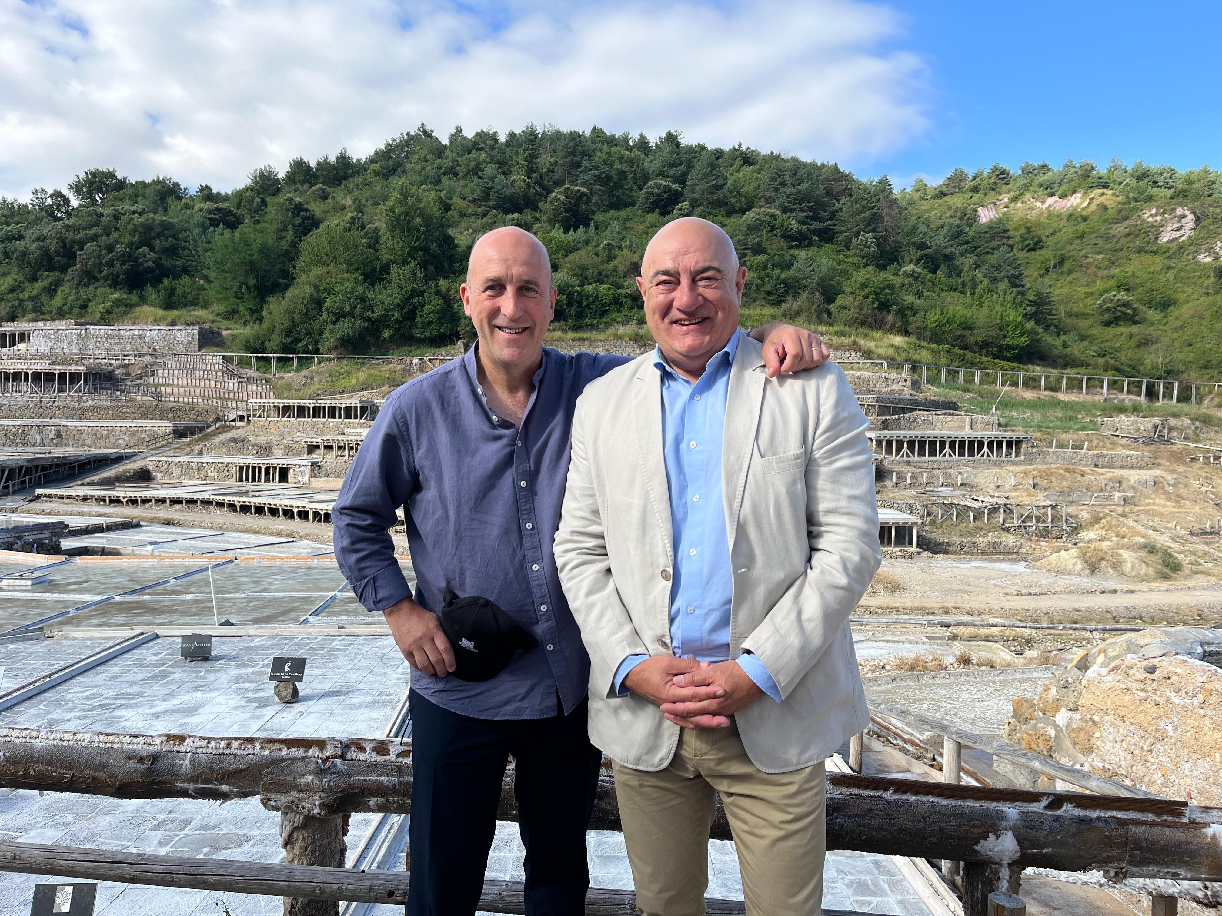 Pablo de Oraa, director gerente del Valle Salado y Aitor Arregi, chef del Elkano de Getaria