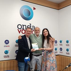 Paco Arango, presidente de la Fundación Aladina, junto a Txema Gutiérrez e Iranzu Calvo