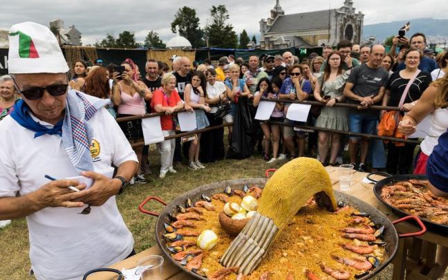 Imagen de una edición anterior de las paellas de Aixerrota | Pankra Nieto, Deia