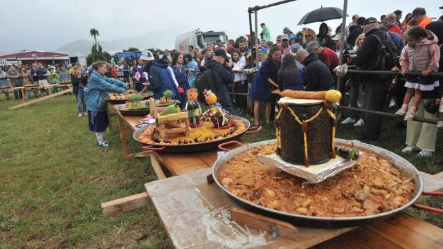 La fiesta de las Paellas inundó una edición más las campas de Aixerrota / DEIA