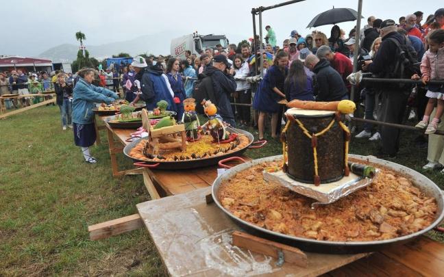 La fiesta de las Paellas inundó una edición más las campas de Aixerrota / DEIA