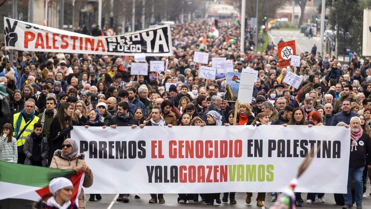 Multitudinaria marcha a favor de Palestina en Pamplona Iban Aguinaga