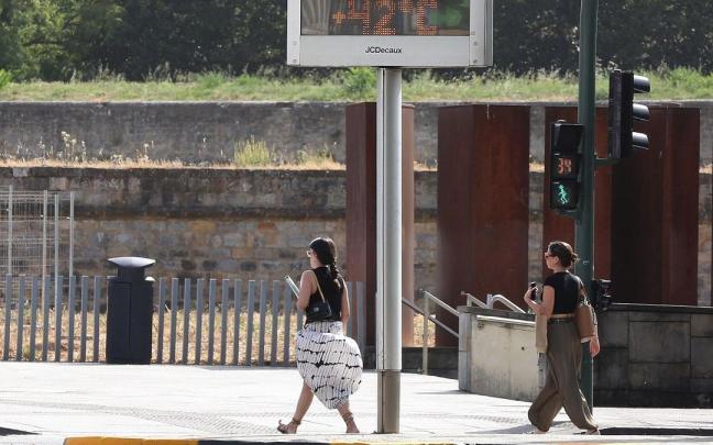 Un termómetro de Pamplona marca los 42ºC / Noticias de Navarra - Javier Bergasa